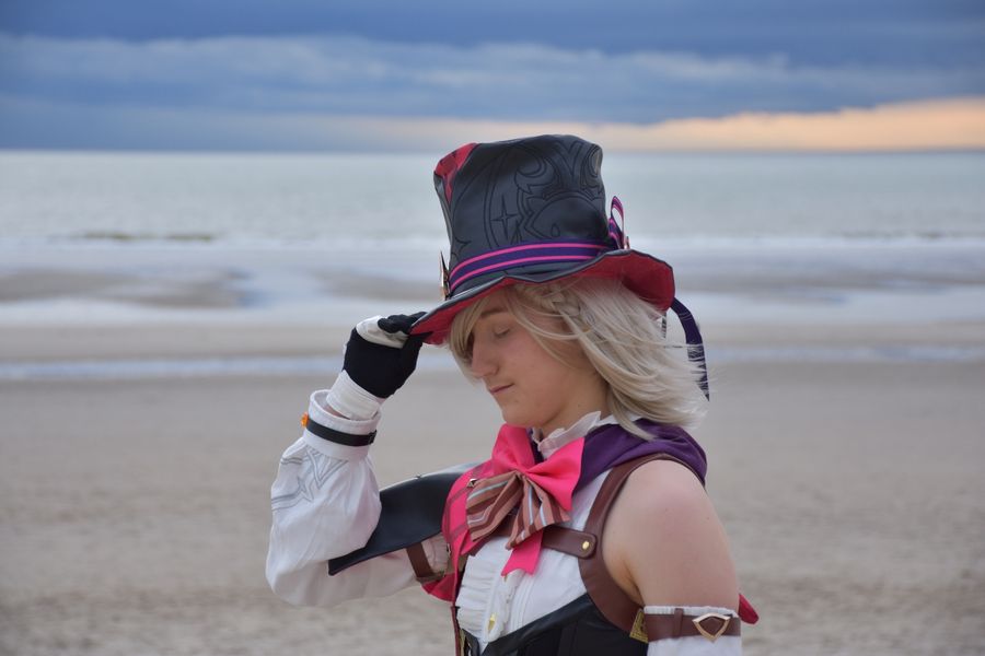 Atlas_cos• - Lyney devant la mer