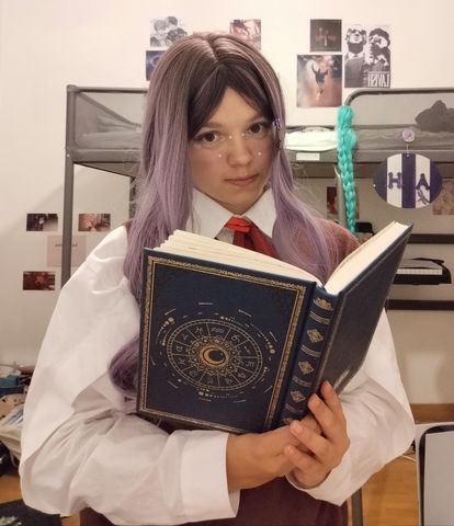 Yuri 🖊️📓