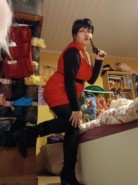 _fluffy_kiddo_ - Ada wong at home