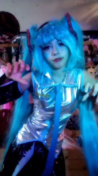 Moondrop_cosplay - Miku