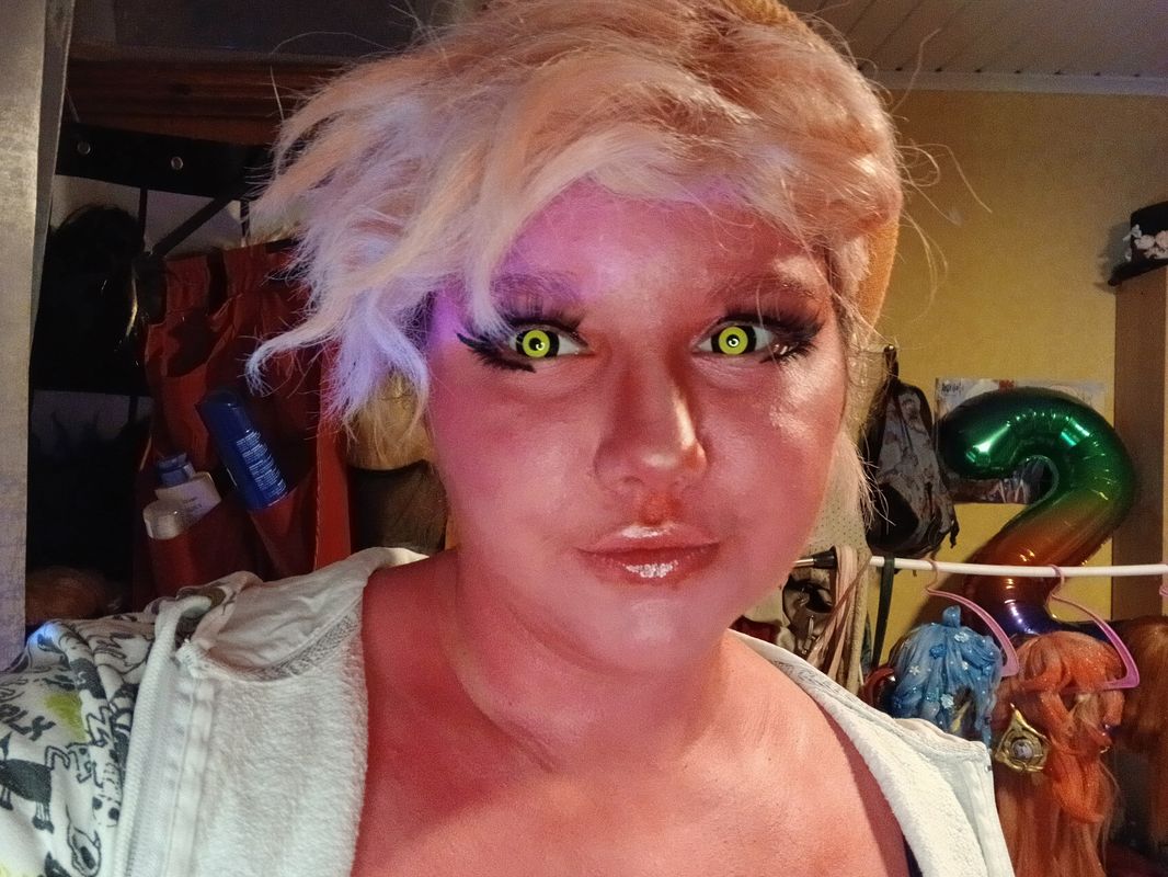 Fluffykiddo – Mina ashido casual