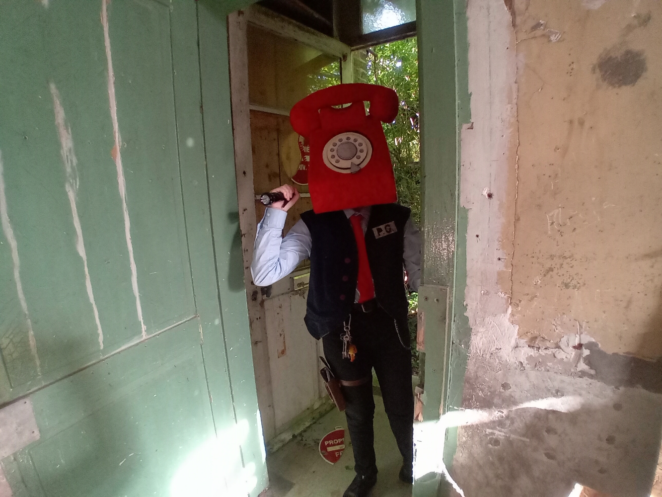 Phone guy - Photo 10