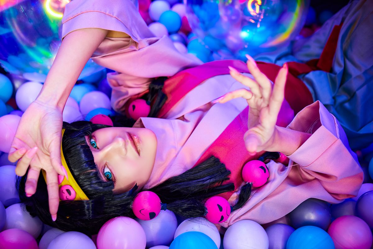 Amy_gravini, Alluka