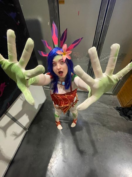 Hebi_scarlet - Neeko