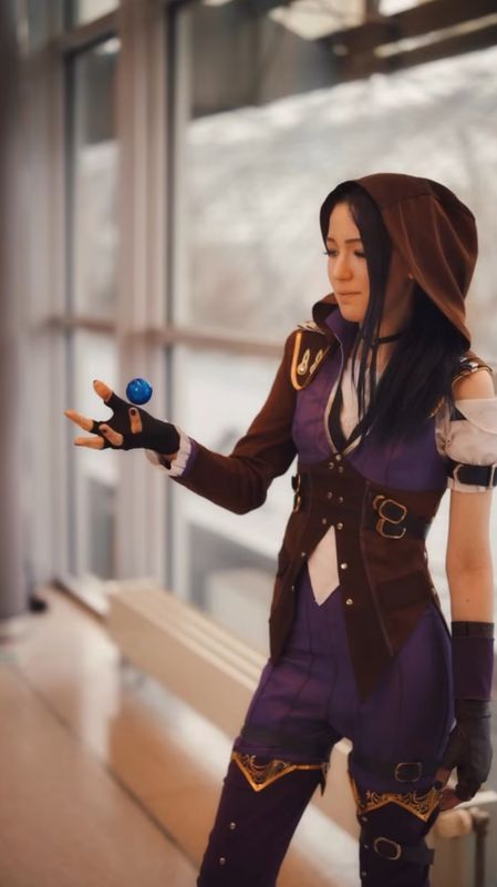 Realm_of_pages_and_props – Caitlyn S1