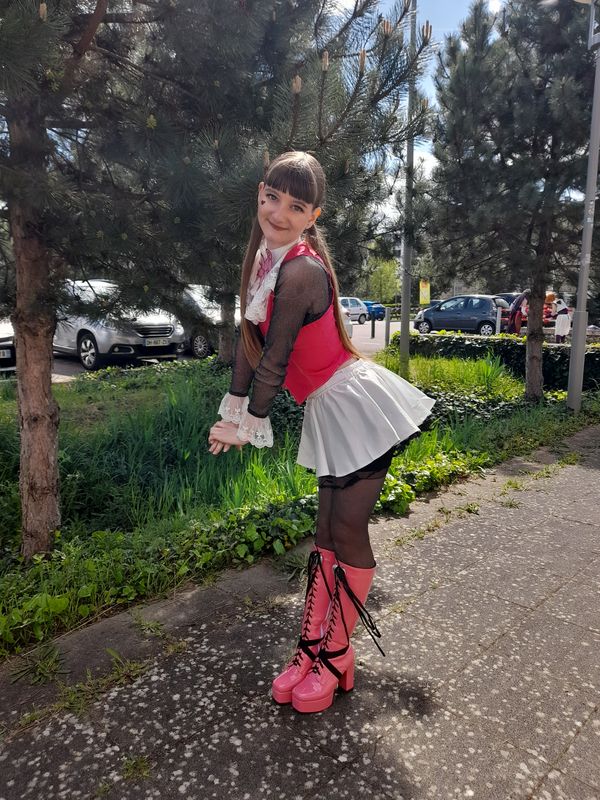 .lazari. – Draculaura
