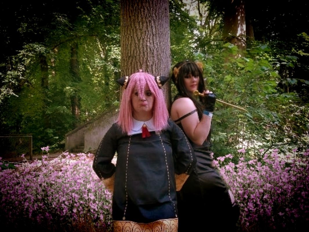 Gwen – Yor and Anya 