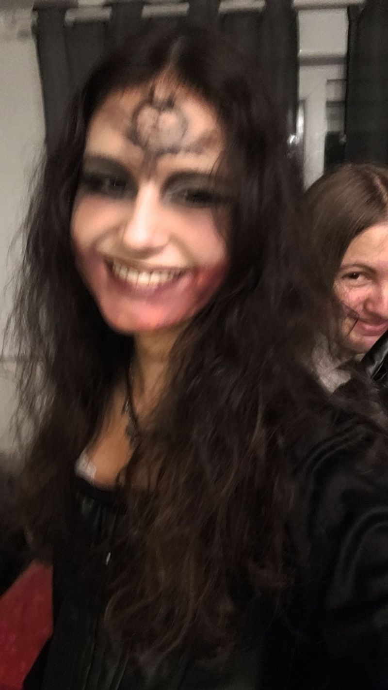 ☆cherry☆ – CassandraDimitrescu 