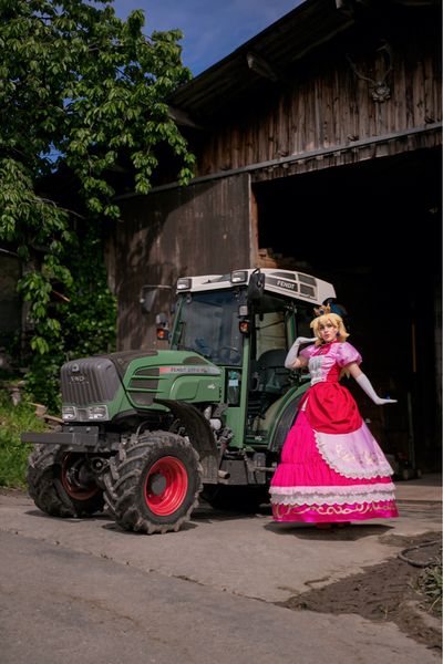 Gum_gum - Peach at the farm 🐮