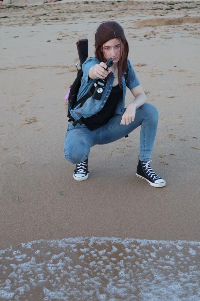 Ellie TLOU2 beach — photo 12