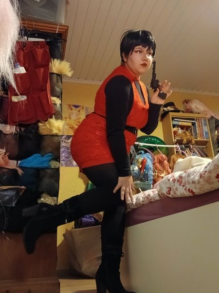 _fluffy_kiddo_ - Ada wong at home