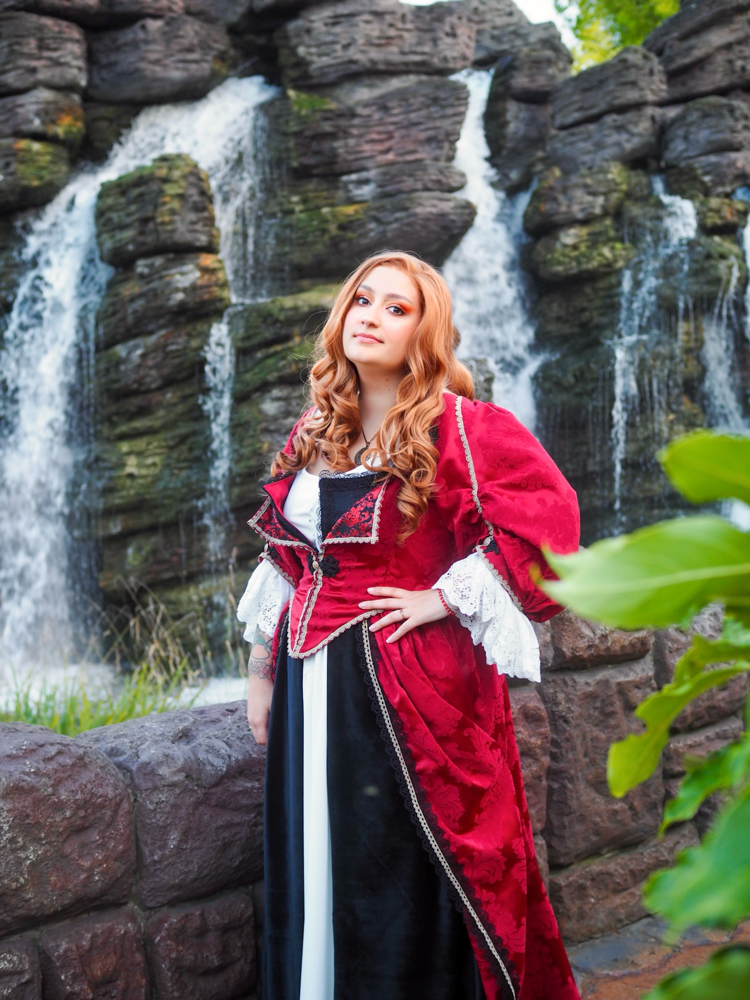 Elisabeth Swann - Photo 1