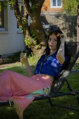 Robin in garden preview 2