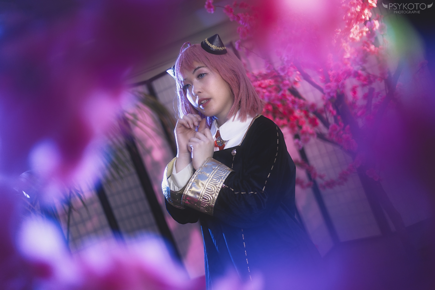 Anya FORGER - Photo 1