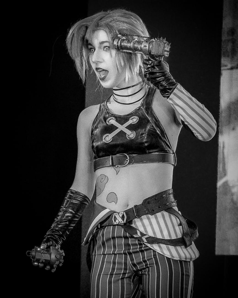 Jinx on stage - Photo 5