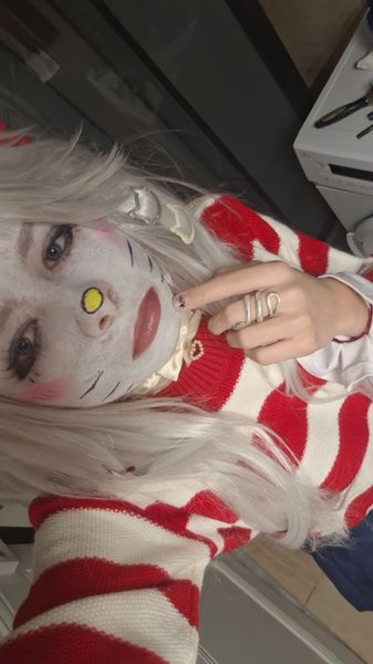 𝒊𝒔𝒐𝒍𝒚𝒏 - Hello kitty >.<