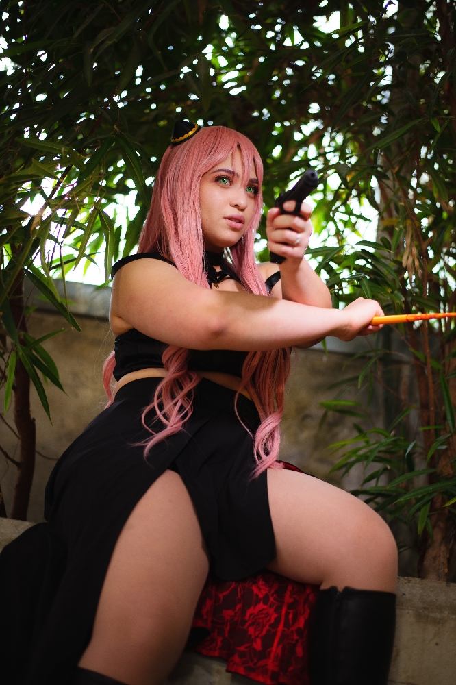 Anya Forger - Adult - Photo 3