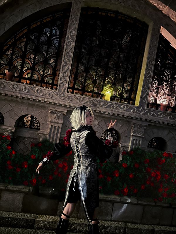 Vampirerockstar, Emil Luminary