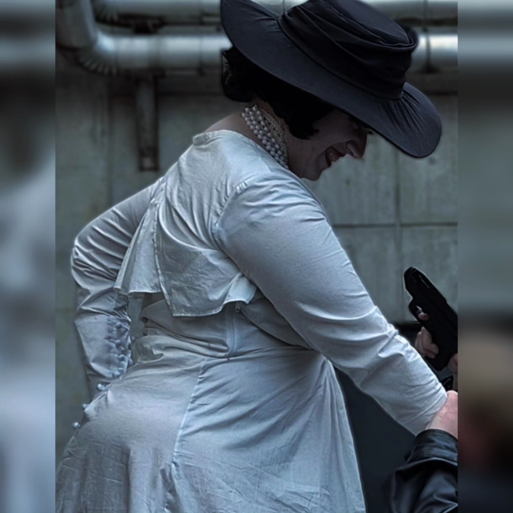 Lady Dimitrescu - Photo 3