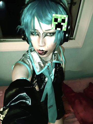 Miku goth