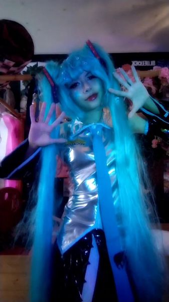 Moondrop_cosplay - Miku