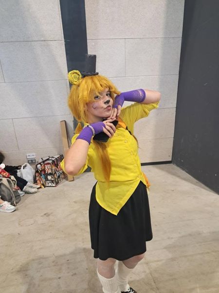 Cosplay._.star - Golden Freddy 