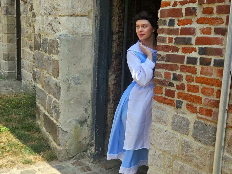 Princessandpixiedust - Belle villageoise 
