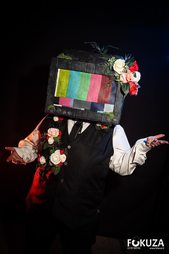 The Announcer - Photo 1