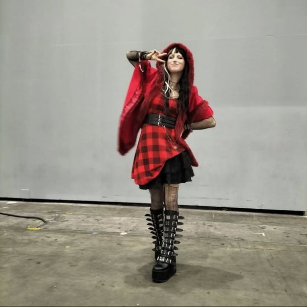 Lightupyourday - Cerise Hood 