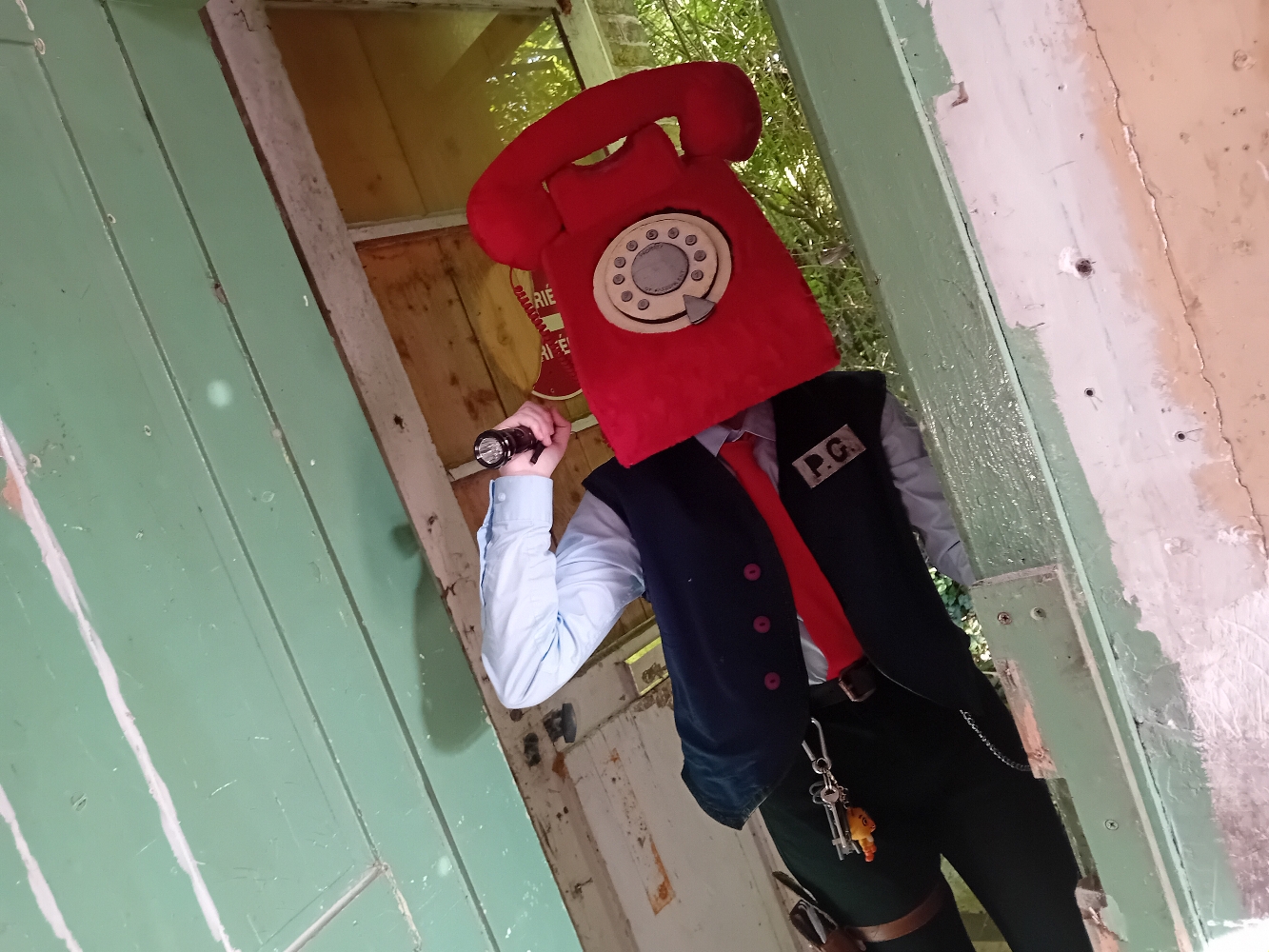 Phone guy - Photo 11