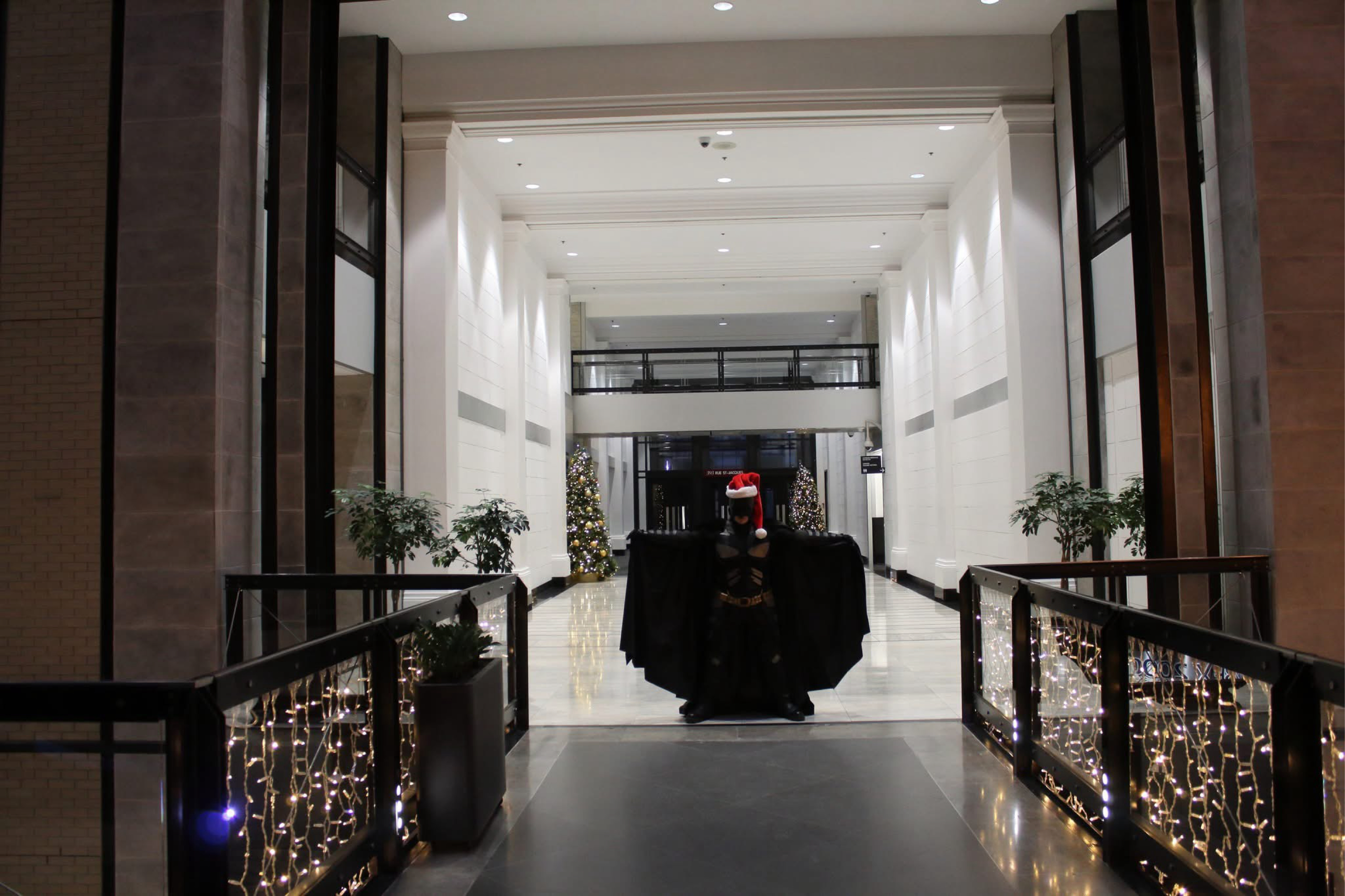 The Bat Santa - Photo 4