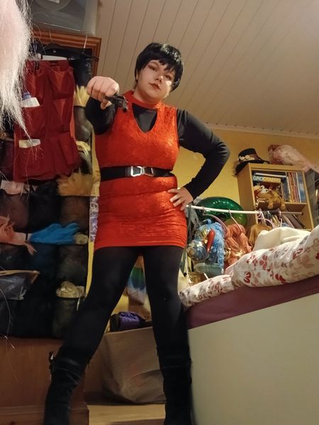 _fluffy_kiddo_ - Ada wong at home