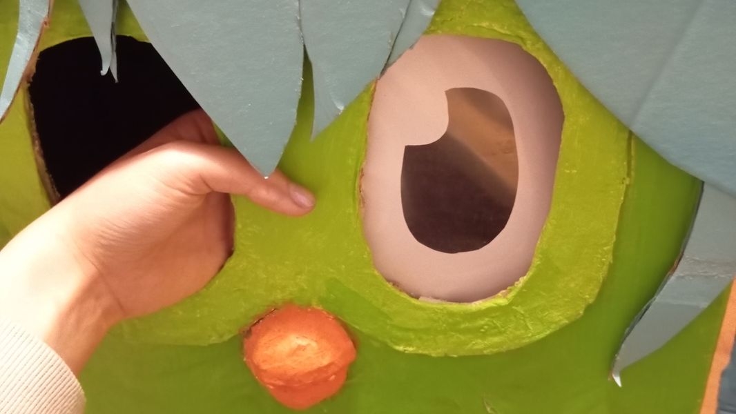 How to make eyes for masks/fursuit without ruining in mesh?