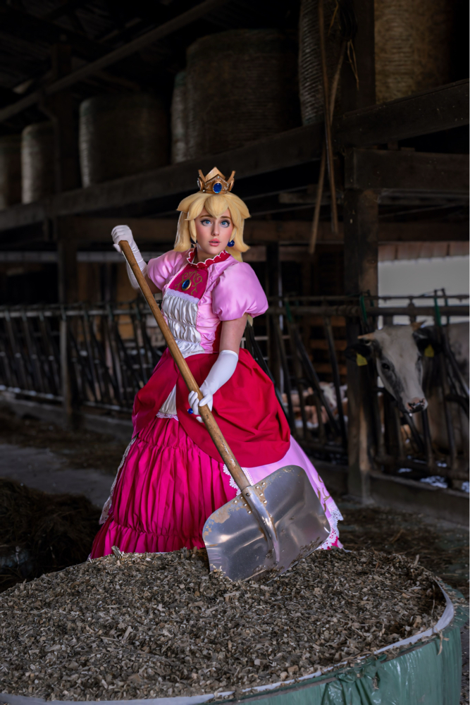 Peach at the farm 🐮 — photo 10