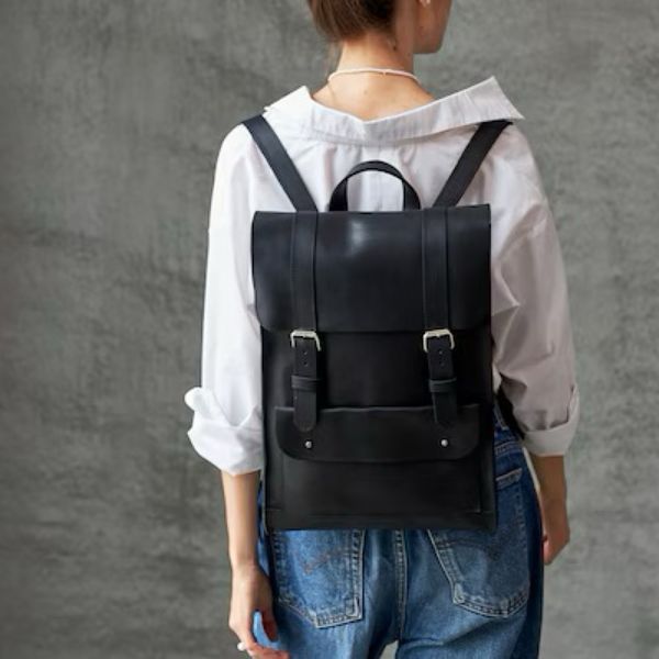 The perfect bag to go to convention (in my opinion)