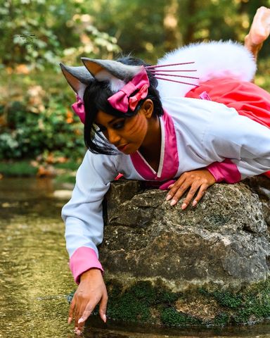 Ahri by Deby