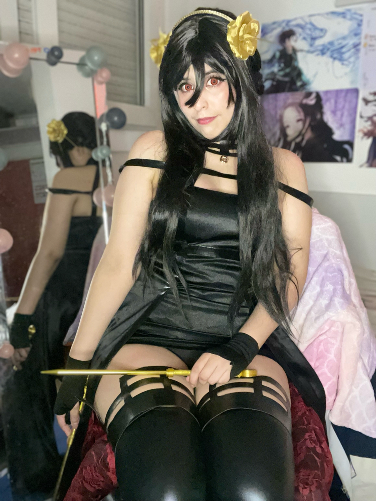 Yor Forger - Photo 2