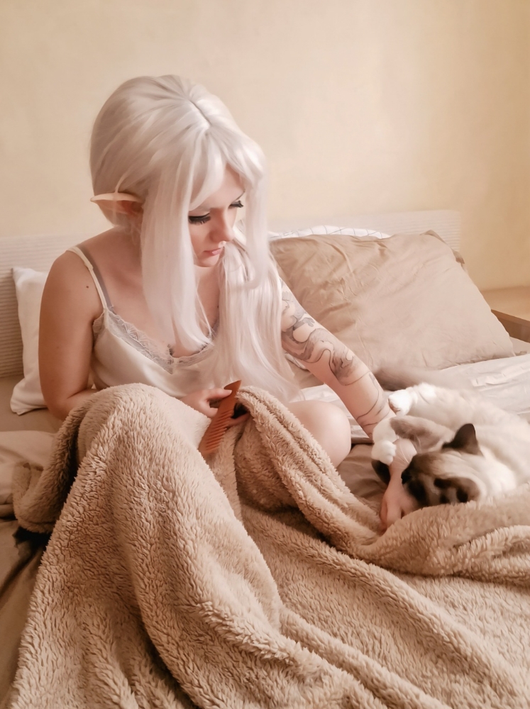 Frieren sleeping - Photo 19