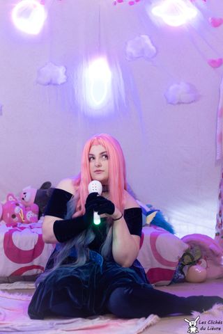 Mizi Alien Stage