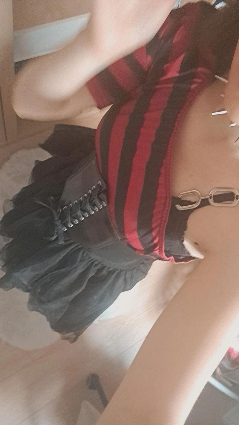 Lila.yakana – Cerise Hood