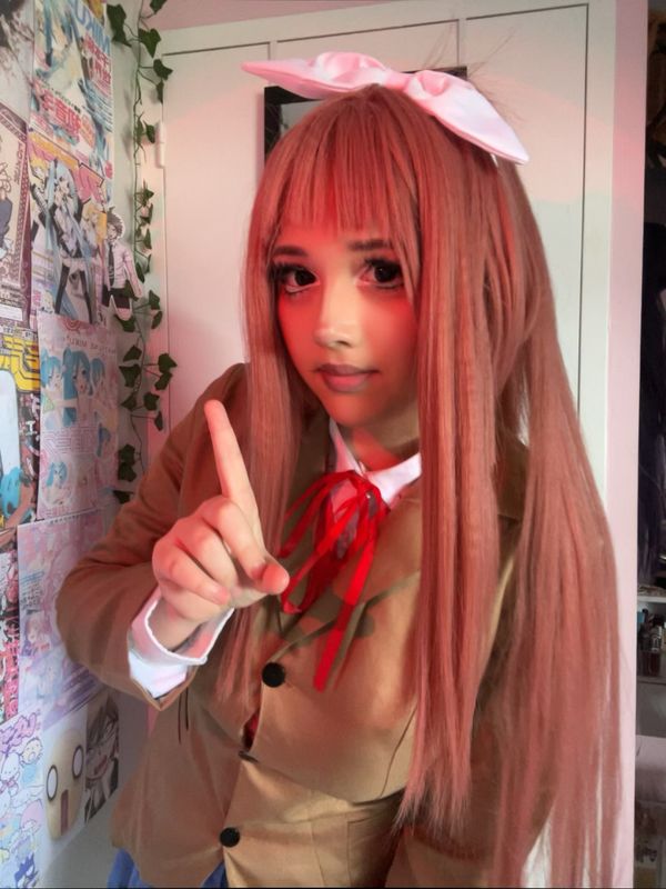 Melynee – Monika 
