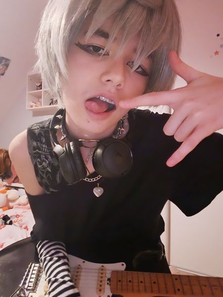 Yonacos - Till (Emo)🖤