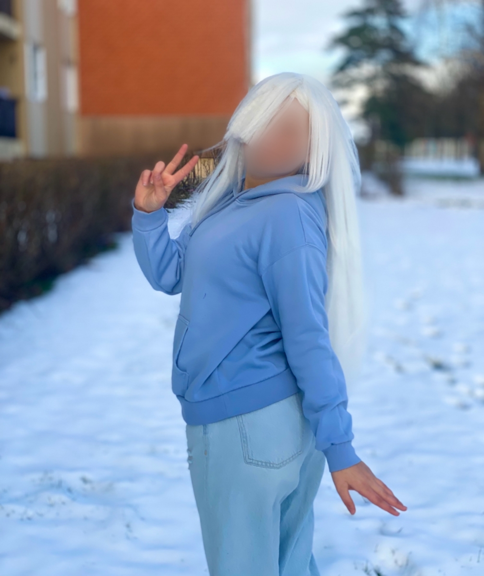 Elizabeth in snow - Photo 8