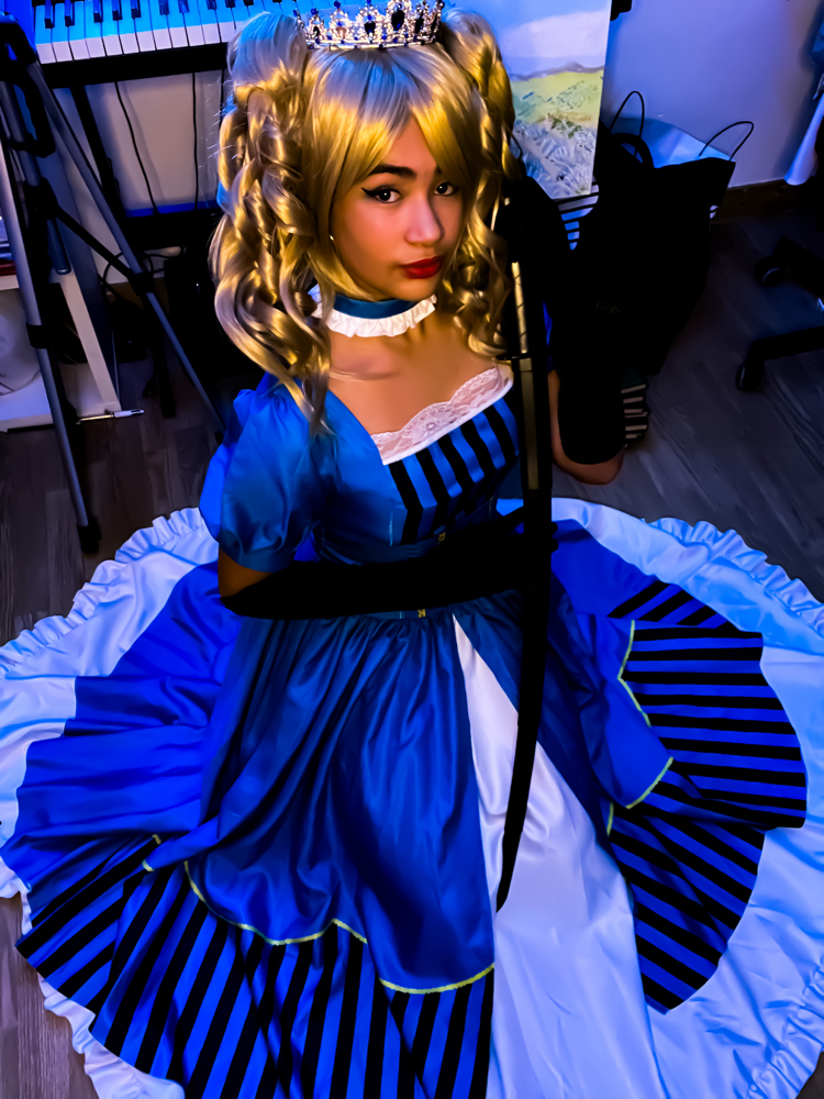 Elisabeth C.M - Photo 5