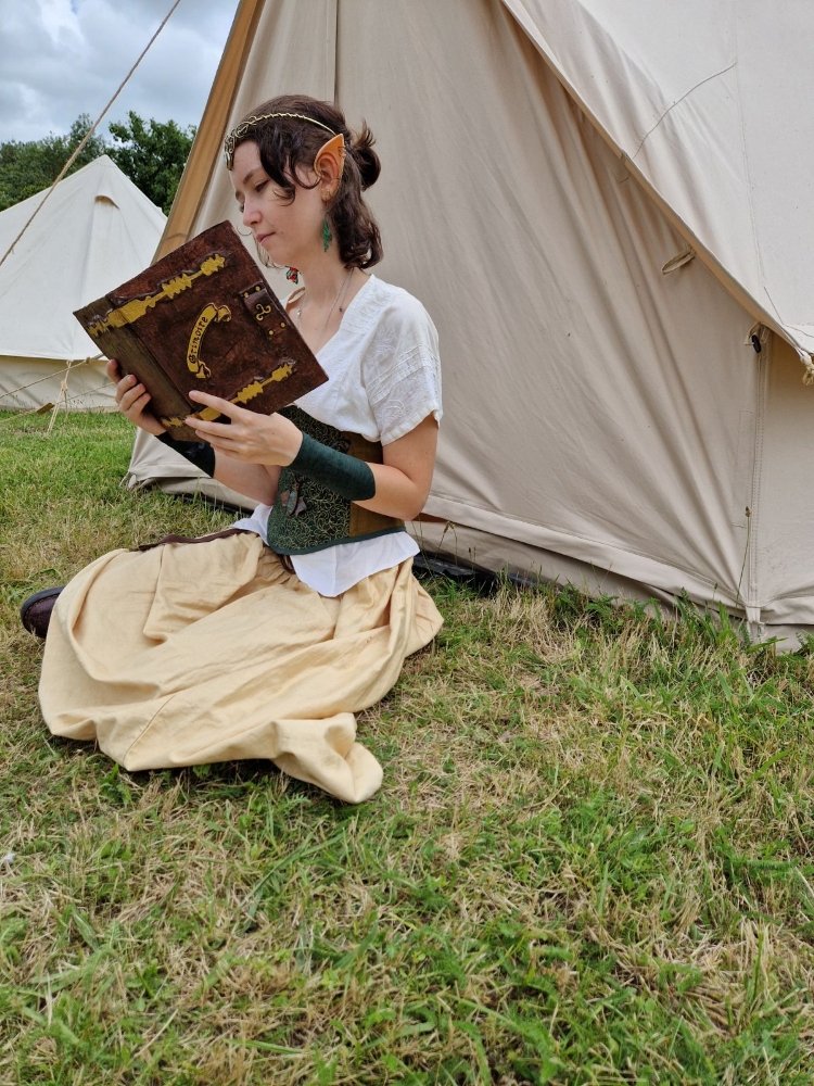 Hellen (OC) - Photo 1