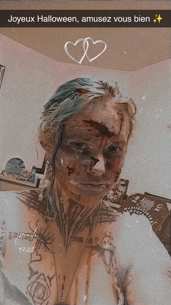 Frozen Zombie Elsa - Photo 1