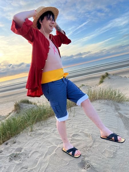 Valou_cosplay - Luffy à la plage