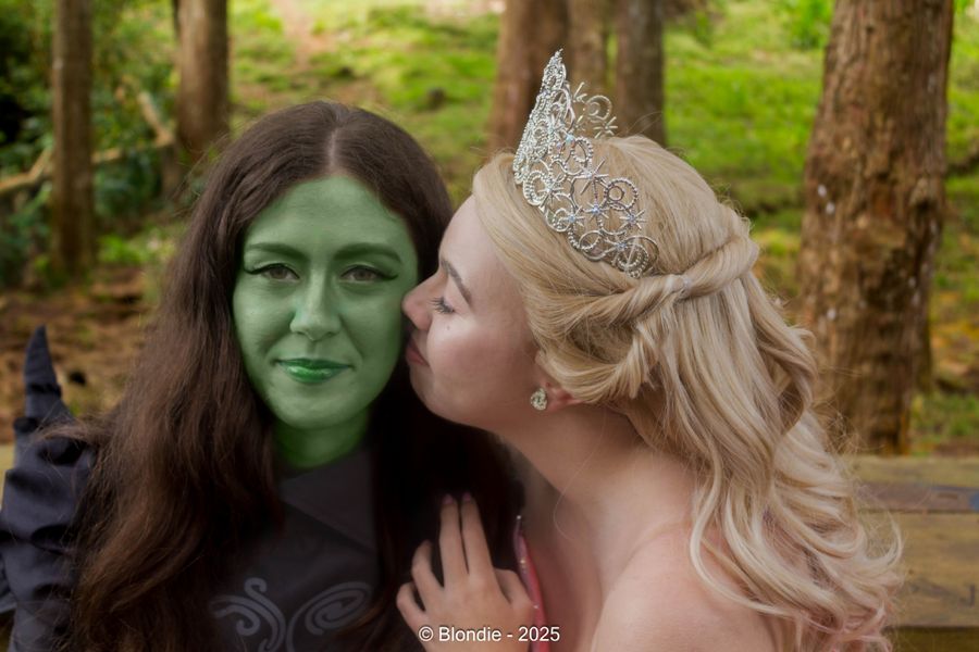 Michiru_cosplay - Elphaba & Glinda💚🩷