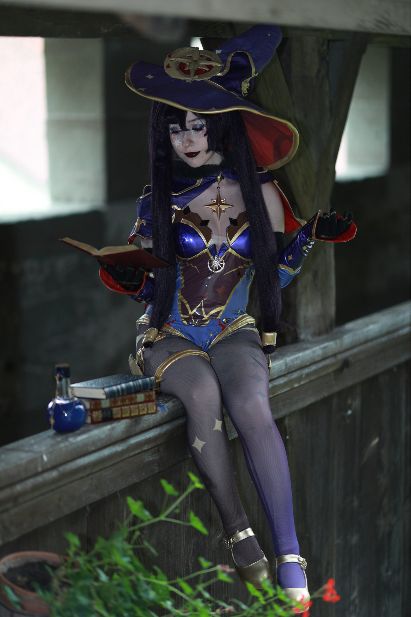 Mona Megistus - Photo 2