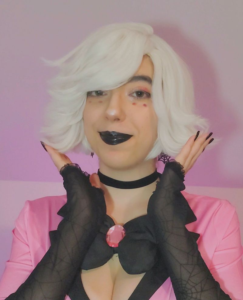 Lowa – Angel Dust 🩷🤍